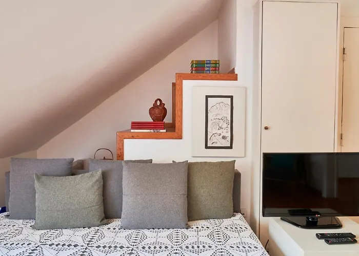 Castle View At Heart By Timecooler * Лісабон